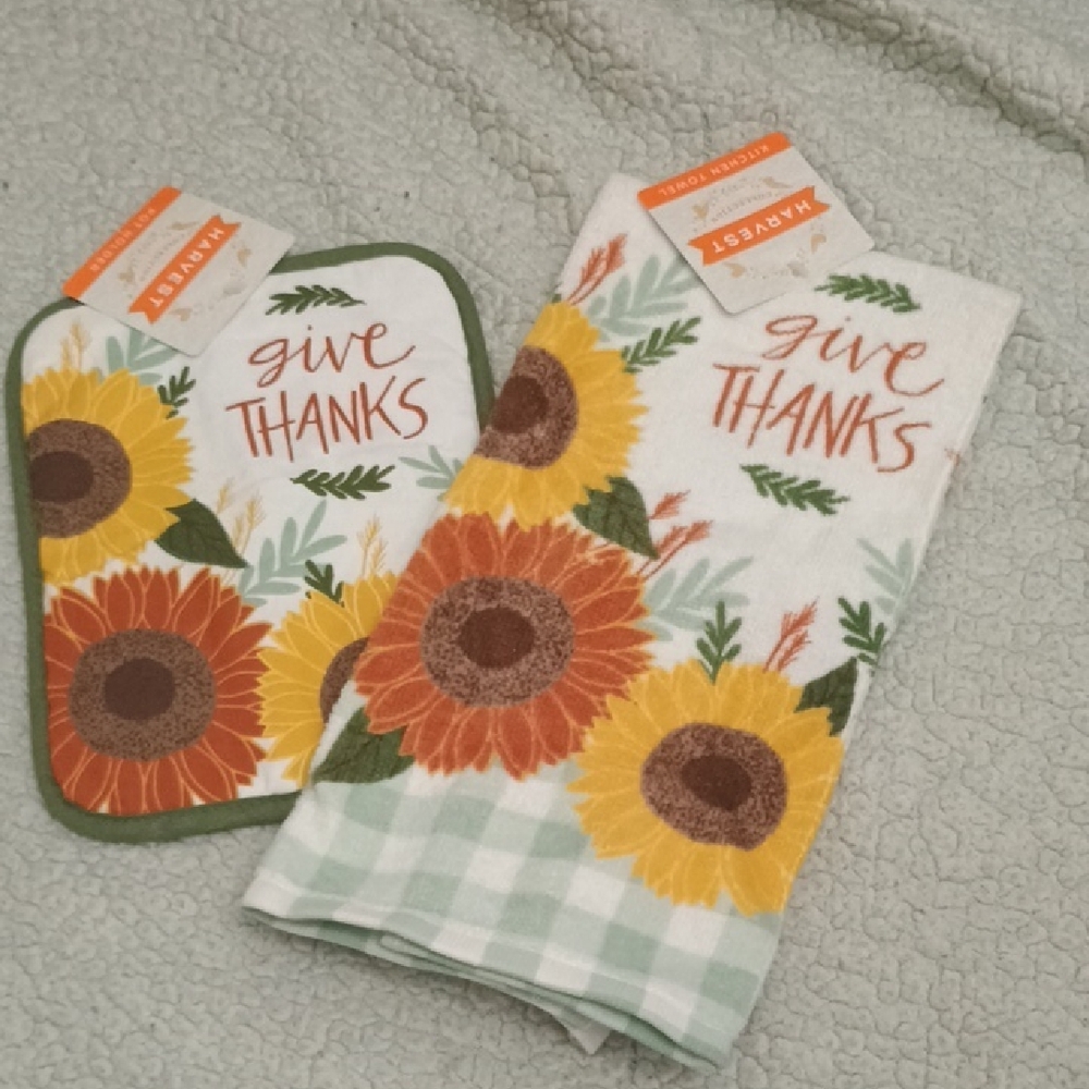 New Harvest Give Thanks Kitchen Towel and Pot Holder Set